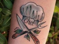 Este tatuaje esta unido por dos calaveras y por una brujula y su significado es la unión de dos personas que tienen el mismo objetivo y pasión. 29 ideas de Tatuajes de cocina | tatuaje de chef, tatuajes, tatuajes de cocineros