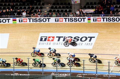 Next up is a tempo race (same distances), where after four laps riders then sprint for points every lap, and a rider who laps the field gets 20 points, and riders who are dropped and lapped by the field lose 20 points. （写真 : 44枚目/81枚）Point Race / Women's Omnium / 2020 Track ...