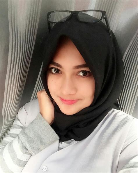 Dalam keseharian aku pakai pakaian. PRETTY MUSLIMAH | Kerudung, Wanita cantik, Wanita