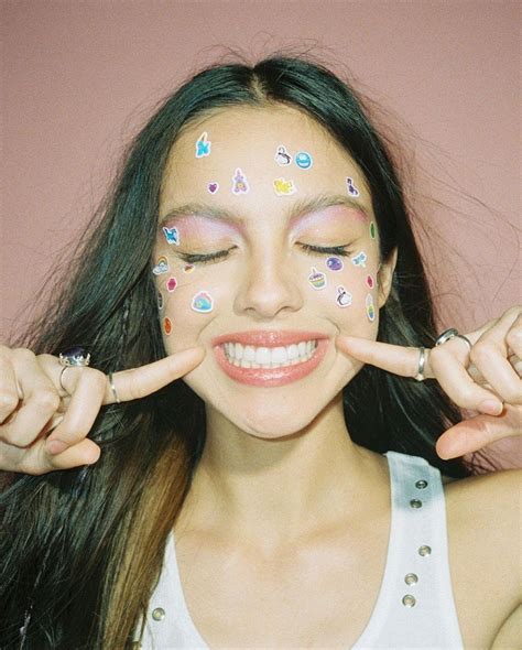 On friday, the drivers license singer unveiled her highly anticipated debut album, sour. the reception has been overwhelmingly positive — insider's own review scored the album a 9.5 out of 10. Olivia Rodrigo bất ngờ tiết lộ những "thông tin mật" về ...