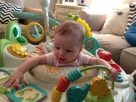 Bayi menangis tengah malam menurut islam. Kalau Nak Tahu Inilah Perkembangan Emosi Bayi Umur Setahun ...