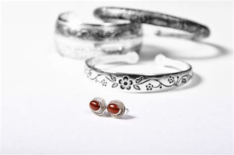 One of the simple ways to prevent silver from getting tarnished is to store it properly. How to Keep Sterling Silver Jewelry From Tarnishing