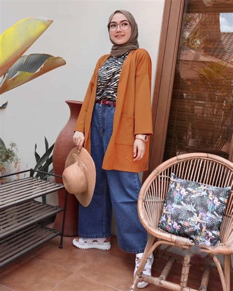 Disini saya menyediakan berbagai foto yang bisa anda nikmati. 10 Inspirasi OOTD Jeans Biar Tampil Makin Chic | Dailysia