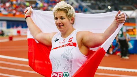 She is the 2012 and 2016 olympic champion, and the first woman in history to throw the hammer o. Anita Włodarczyk w finałowej trójce zawodniczek ...