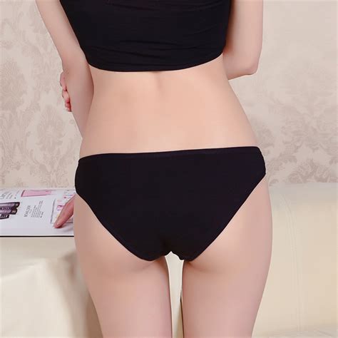 Masturbation, sexe dans le lit. Sexy dentelle culotte pour femmes sous-vêtements en coton ...