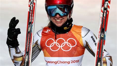 V cortině d'ampezzo v itálii začíná mistrovství světa v alpském lyžování. Ester Ledecká, Czech alpine skier, wins gold medal at Super-G at Winter olympics in Pyeongchang ...