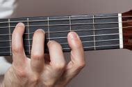 Qualcuno ti dirà che accordare la chitarra è una cosa per chitarristi avanzati, che sei all'inizio non. 5 modi per evitare di suonare l'accordo di FA con il barrè ...