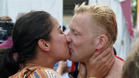 Bij kwalificatiewedstrijden in eindhoven won ze zowel de 50 als de 100 meter vrije slag. Weertman prolongeert Europese openwatertitel | NOS