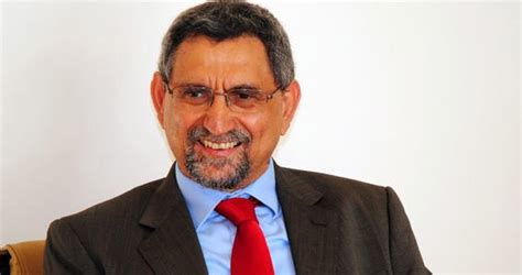 Es casado y padre de tres hijas. Detalles de la foto - Opciones - Semanario económico y ...