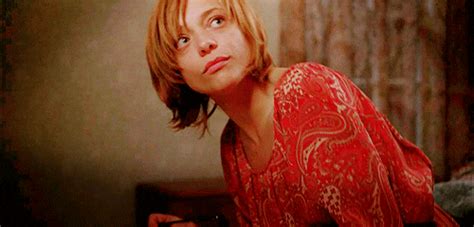 Ahlaki vicdan ve aşkı arasında kalan bir kadının çıkmazı. Lizzie Brochere GIFs - Find & Share on GIPHY