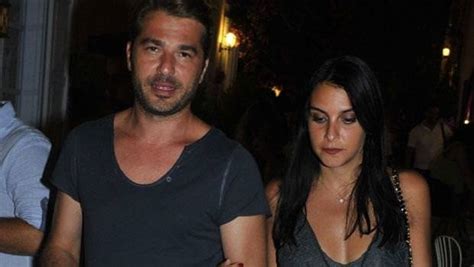 Düzyatan, çubuklu'da oturdukları 3 katlı lüks villayı 10 milyon tl'ye aldı ve tapusunu eşi neslişah alkoçlar'ın üzerine yaptı. Engin Altan Düzyatan'dan hamile eşi Neslişah Alkoçlar'a ...