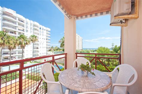 En verano se vive en el exterior , vas a la playa , te bañas en la piscina , comes en la terraza , después la siesta , vuelta a la playa o a. Apartamento en la Playa de Gandía: APARTAMENTO MIKONOS EN ...