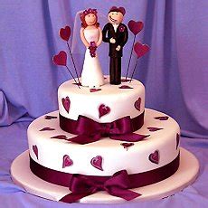 Mulai dari menentukan tanggal pernikahan, tempat dan tema resepsi, undangan, gaun pengantin, katering, dan yang tak kalah penting adalah kue pernikahan. Aneka Kue Maknyos: Contoh Kue Pengantin