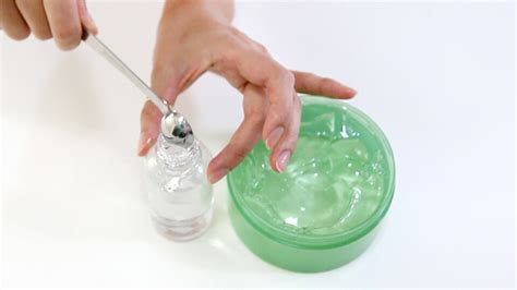 Aloe vera, is no doubt, great for those with oily skin. DIY Makeup Setting Spray