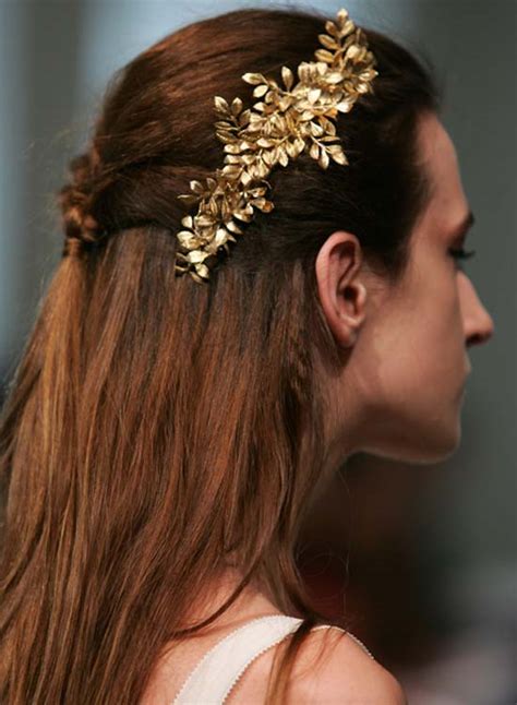From flower braids to accessorized buns, here are our favorite ideas for reception hairstyles for brides and hairdos for indian wedding guests. Hairstyles and Women Attire: 5 Bridal Hairstyle Ideas For ...