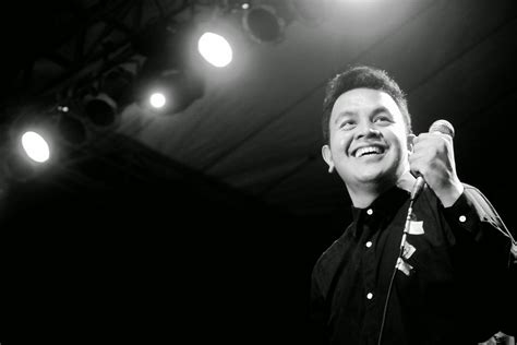 Bila ku menyimpan rasa yang ku benam sejak lama. chord Tulus - Jangan cintai aku apa adanya - Bakul Chord