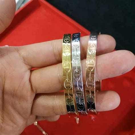 We would like to show you a description here but the site won't allow us. Gelang kaku Emas 75% Menerima pemesanan : Cincin kawin Cincin batu Anting Liontin Gelang kaku ...