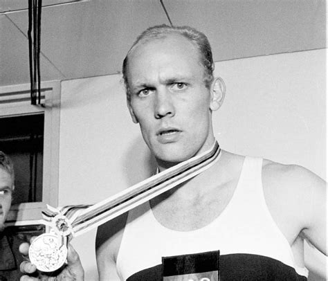 Er wurde 80 jahre alt. Tiefe Trauer um Zehnkampf-Olympiasieger Willi Holdorf ...