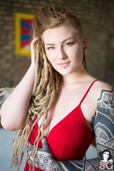 Le plus récent top hebdomadaire top mensuel le plus regardé les mieux notées la plus longue le plus court. Wallpaper : women, living rooms, tattoo, blonde, dread ...