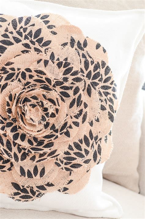 Ok, it's no secret that we are all fans of burlap… but burlap is evolving! NO SEW BURLAP FLOWER PILLOW DIY - StoneGable