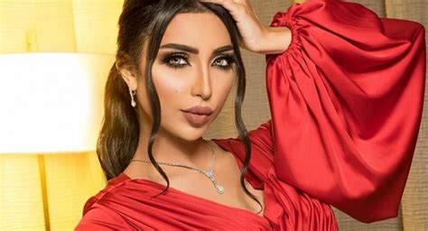 جعل متابعي منى السابر يطلقون الشتائم على جدة حلا الترك التي ردت بسرعة على ذلك التصريح قائلة : بالصور..دنيا بطمة ووالد حلا الترك يتعرضان للهجوم بسبب منى ...
