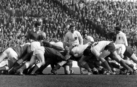 Rugbyrama propose pour cette rencontre un suivi en direct permettant de connaître l'évolution du score et les actions importantes. France contre Pays de Galles en 1969 - Photo et Tableau ...