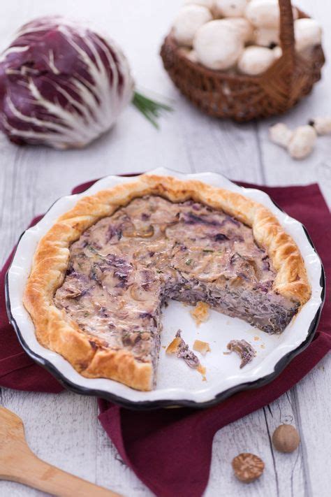 La crostata salata ai fichi è una squisita quiche rustica di pasta brisée, farcita con un ripieno vegetariano di formaggio e fichi freschi. Torta salata ai funghi e radicchio | Ricetta | Ricette ...