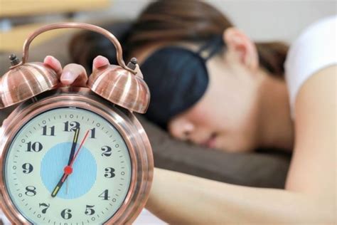 Mengatur waktu tidur yang sama setiap malam bisa bikin cepat tidur. Waduh, 7 Kesalahan Waktu Tidur Malam Ini Ternyata Bikin ...