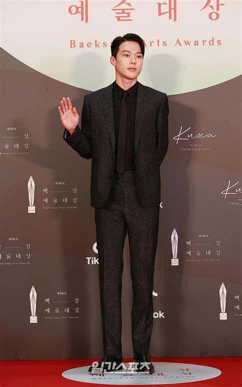 Monarch of eternity dibintangi aktor tampan populer lee min ho. Deretan Penampilan Aktor Tampan Korea di Baeksang Arts ...