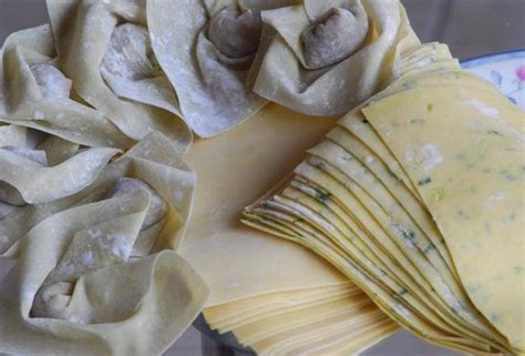 Bubur nasi ini dibuat dari beras yang dimasak dengan air yang banyak sehingga memiliki tekstur yang lembut dan berair. Jual kulit pangsit / pangsit rebus / kerupuk mie ayam ...