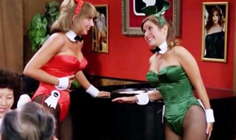 Gloria is talked into going under cover to get a story. Star Wars Carrie Fisher as a PLAYBOY bunny with Hugh ...