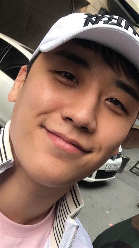 Seungri is known for his dance skills. Pin de R Flyte en Lord S E U N G R I en 2021 | Seungri, Bebe