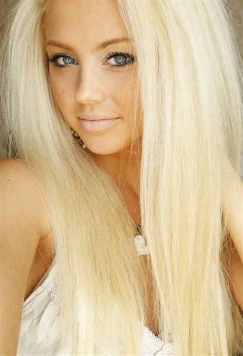 Bleach blonde hair is everywhere at the moment but it can be the hardest colour to achieve the perfect shade and then maintain it, with what seems like a lot of upkeep. SUPER blonde..lol | Bleach blonde hair, Blonde hair ...