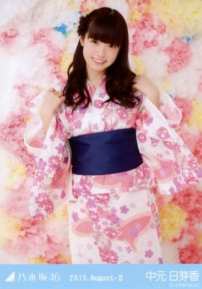 The nao loading pattern has been chosen. Nao Kanzaki and a few friends: Nogizaka46: August 2015 group cards #3