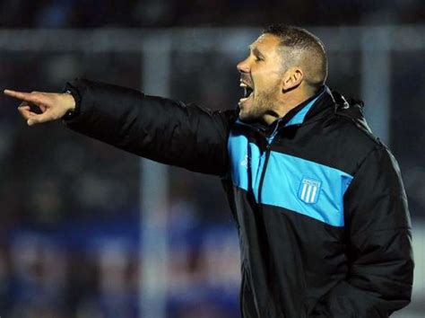 O cholo simeone pide o apoio do calderón no partido de volta da champions ante o barcelona en 2013, tralo descenso de independiente (o rival máis directo do racing) o cholo volveu a sorprender. Diego Simeone, de Racing a la Champions - VAVEL Argentina