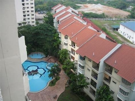 Puncak seri kelana is a leasehold condominium that is located off jalan lapangan terbang on jalan pju 1a/46. Room In Apartment For Rent At Puncak Seri Kelana, Ara ...