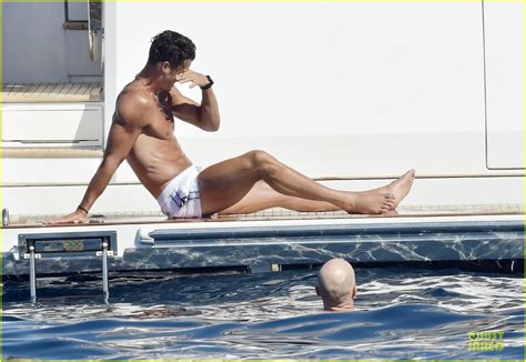 Georgina rodriquez was born on 27th january 1994 in jaca, spain. Cristiano Ronaldo Spends the Day at Sea With Georgina ...