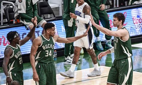 After defeating the suns in game 4 to tie the series, khris middleton explains to malika andrews that the bucks' main focus is to figure out how to play the same on the road as they do at home. NBA: Νίκη για Μπακς με πρωταγωνιστή Γιάννη (photos+video ...