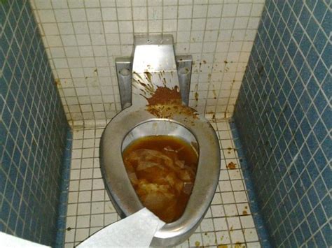 5 months ago 1,8k 17:09. So I went to use the public bathroom at the beach : WTF