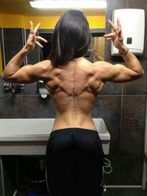 Superficial back muscles, intermediate back muscles and intrinsic the superficial back muscles are the muscles found just under the skin. Developing a Lean and Muscular Back | HubPages