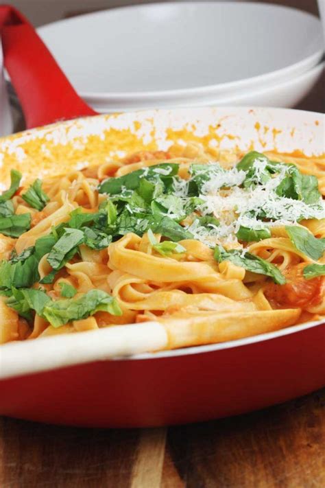 Add a can of diced tomatoes (a tin of chopped tomatoes) to the sauce if you want to make a tomato. One pan tagliatelle with chorizo and creamy tomato sauce ...