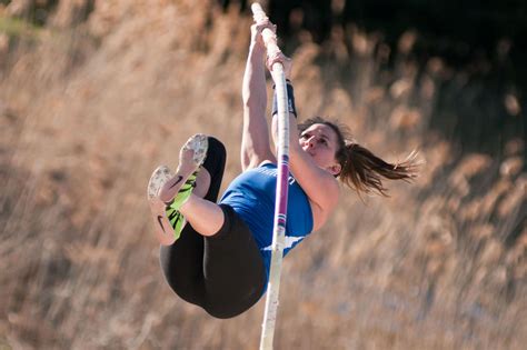 As a beginner pole vaulter, i know that without a consistent and planned workout, you can expect to get nowhere Ice Hockey-Playing Pole Vaulter Hannah Jaiven '14 Sets ...