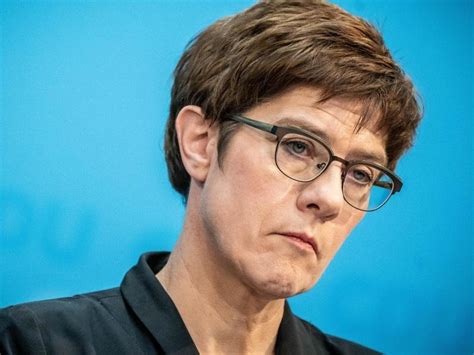 77 prozent der teilnehmer stimmten nach informationen der f.a.z. Debatte im CDU-Bundesvorstand: Kramp-Karrenbauer ...