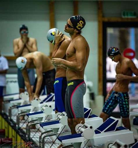 Robert andrei glință is a romanian swimmer.1 he is the former junior world record holder for 100 m backstroke , with a time of 50.77 seconds. Robert Glinta mentine etalonul sus! Daniel Martin si David ...