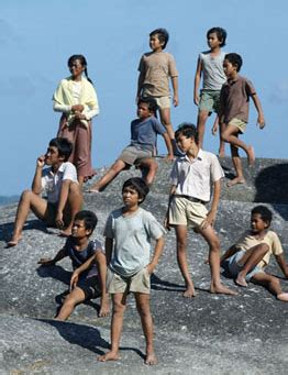 Buku laskar pelangi memberiku semangat baru yang tak ternilai untuk di setiap kelas ada patung. wallpaperew: 'Laskar Pelangi' Movie Wallpapers