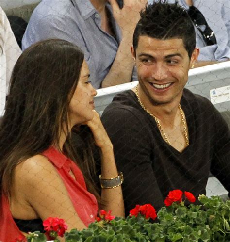 Криштиану роналду (cristiano ronaldo) футбол нападающий португалия 05.02.1985. Криштиану Роналду назвал дату свадьбы с Ириной Шейк ...