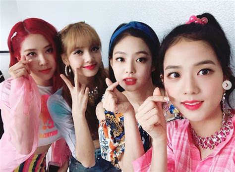 Blackpink's lisa is also included in the list and perhaps is the most popular thai person currently. imagenes blackpink - Buscar con Google | Blackpink, Girls ...