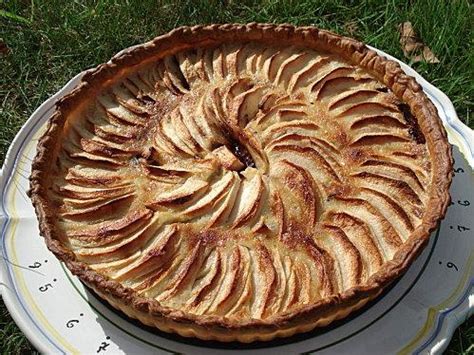 La recette de tarte moelleuse aux pépites de chocolat! Recette - Tarte aux pommes et au chocolat en vidéo