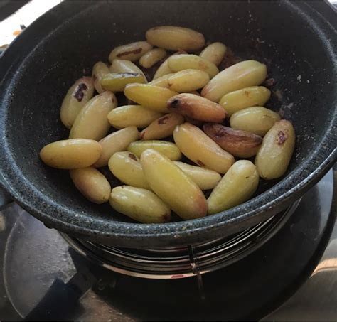 Kali ini, belimbing wuluh diolah menjadi sambal, tidak hanya pedas, sambal ini pun memiliki cita rasa asam dan segar. Cara membuat Sambal Hitam Belimbing Buluh Pahang - My Resepi