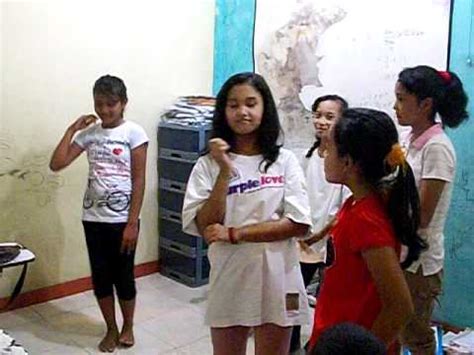 Pernikahan anak di kamp pengungsian palu: anak kelas 6 SD sedang beraksi - YouTube